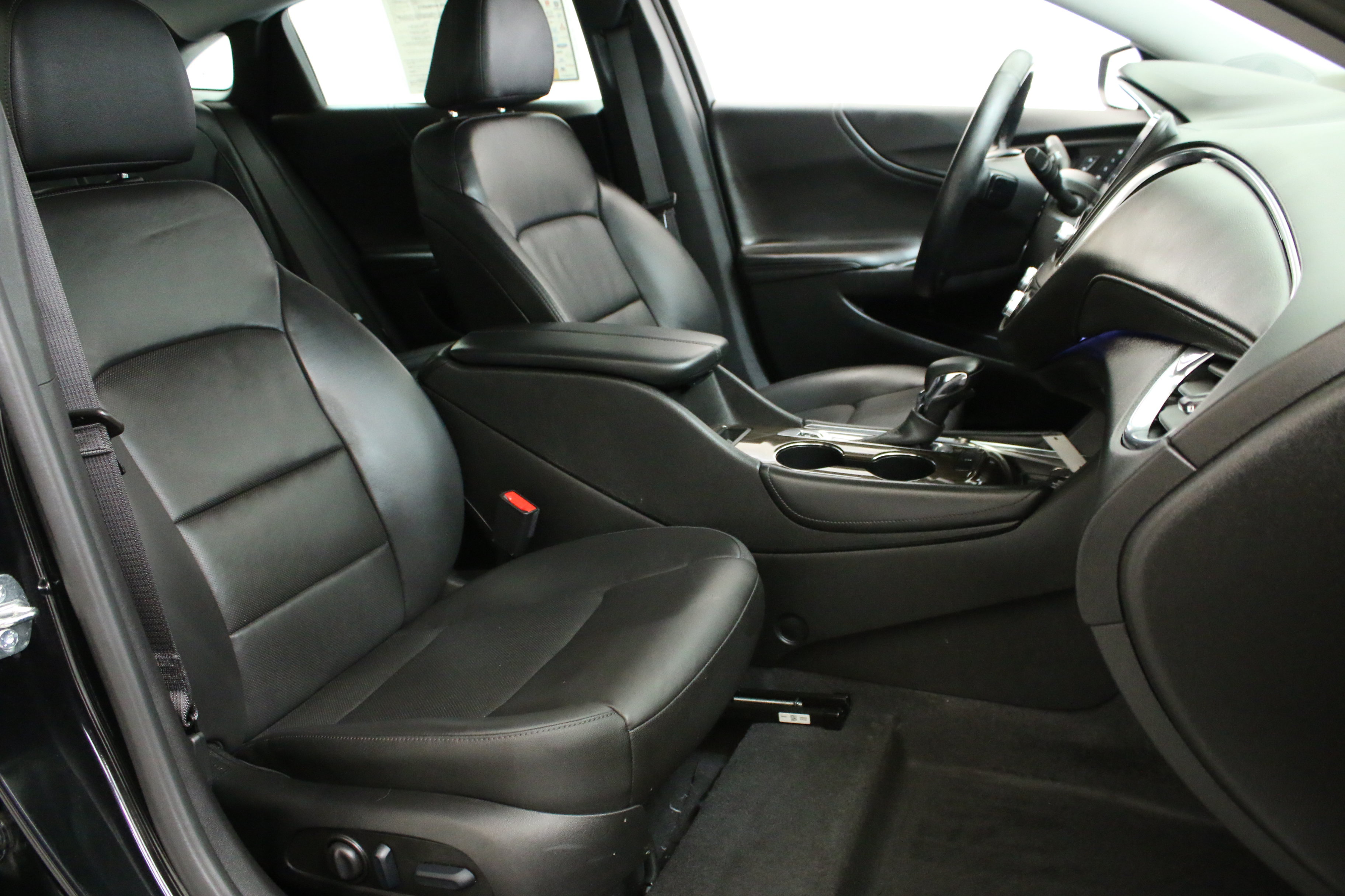 Used 2023 Chevrolet Malibu LT w/ LPO, Floor Liner Package FWD image 33