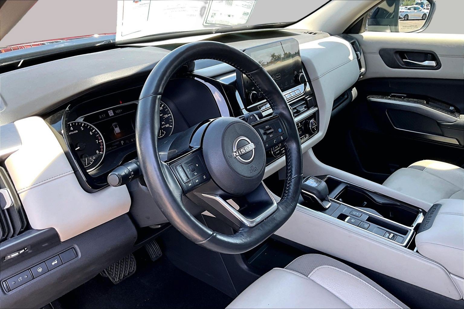 Used 2023 Nissan Pathfinder SL w/ Black Appearance Package FWD image 11