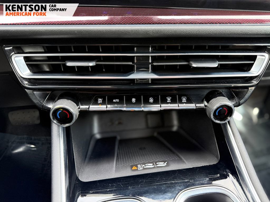 Used 2025 Chevrolet Traverse Z71 AWD/4WD image 24