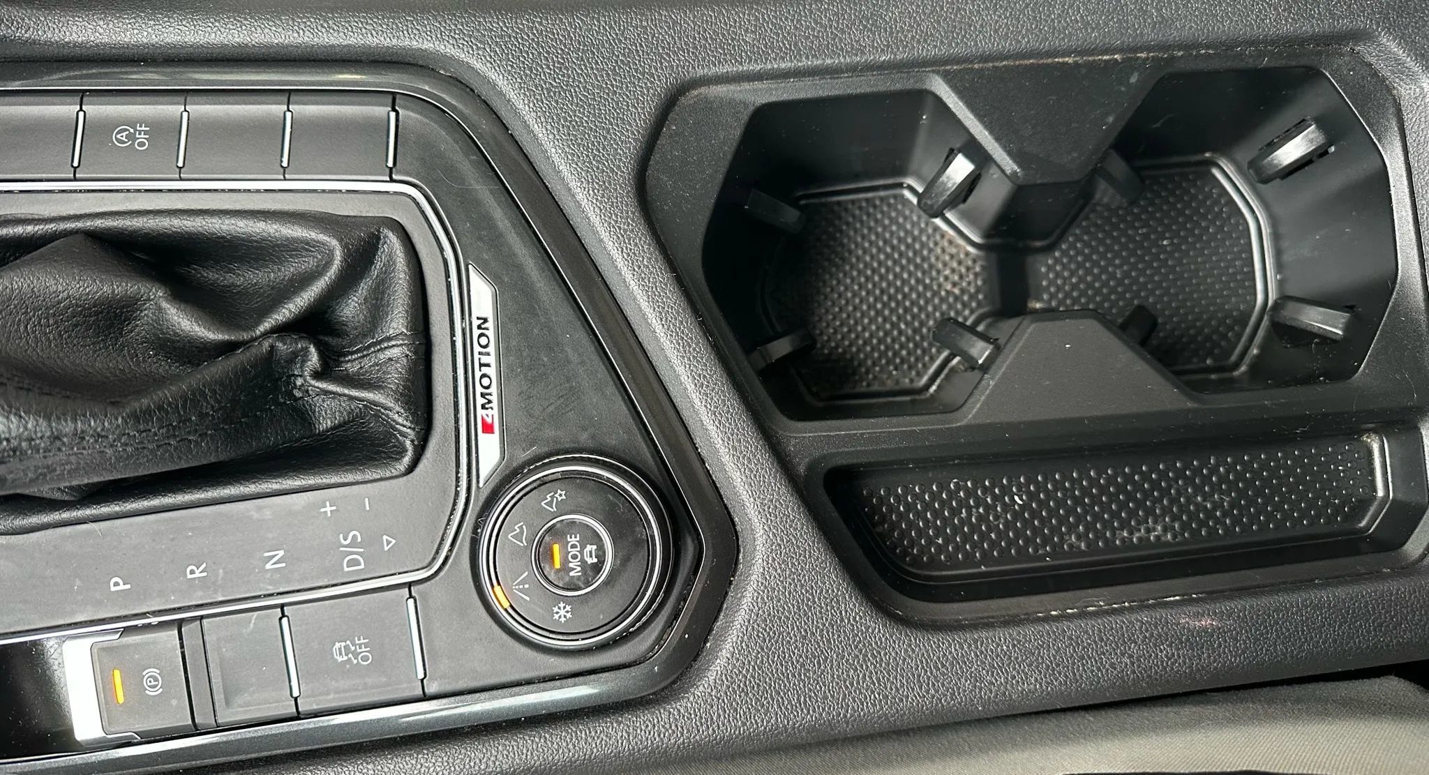 Used 2018 Volkswagen Tiguan S image 19