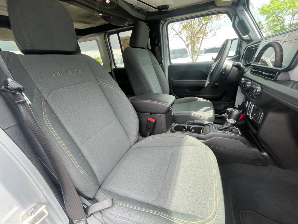 Used 2024 Jeep Wrangler Unlimited Sahara AWD/4WD image 28