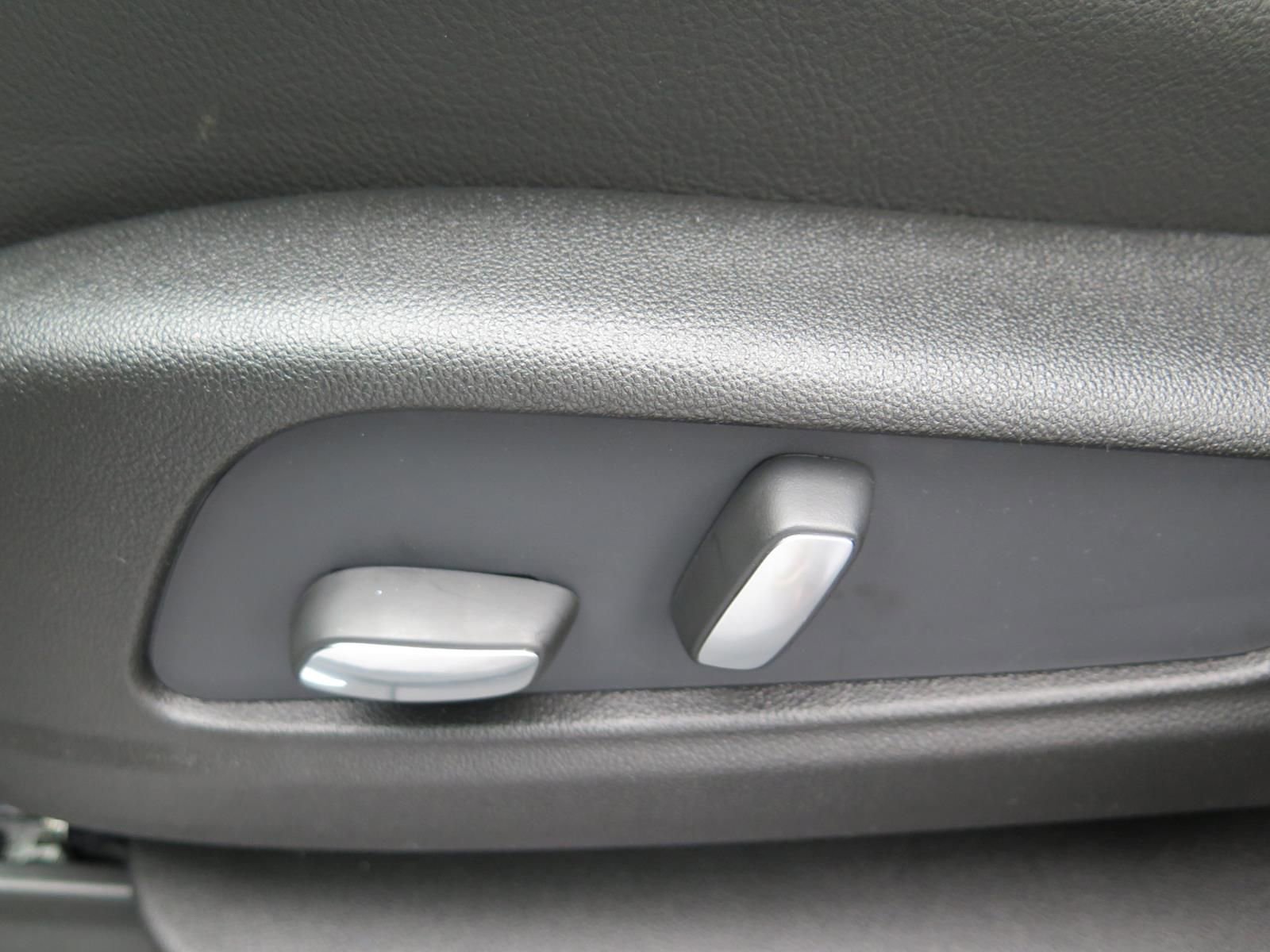 New 2026 Cadillac XT5 Luxury image 13