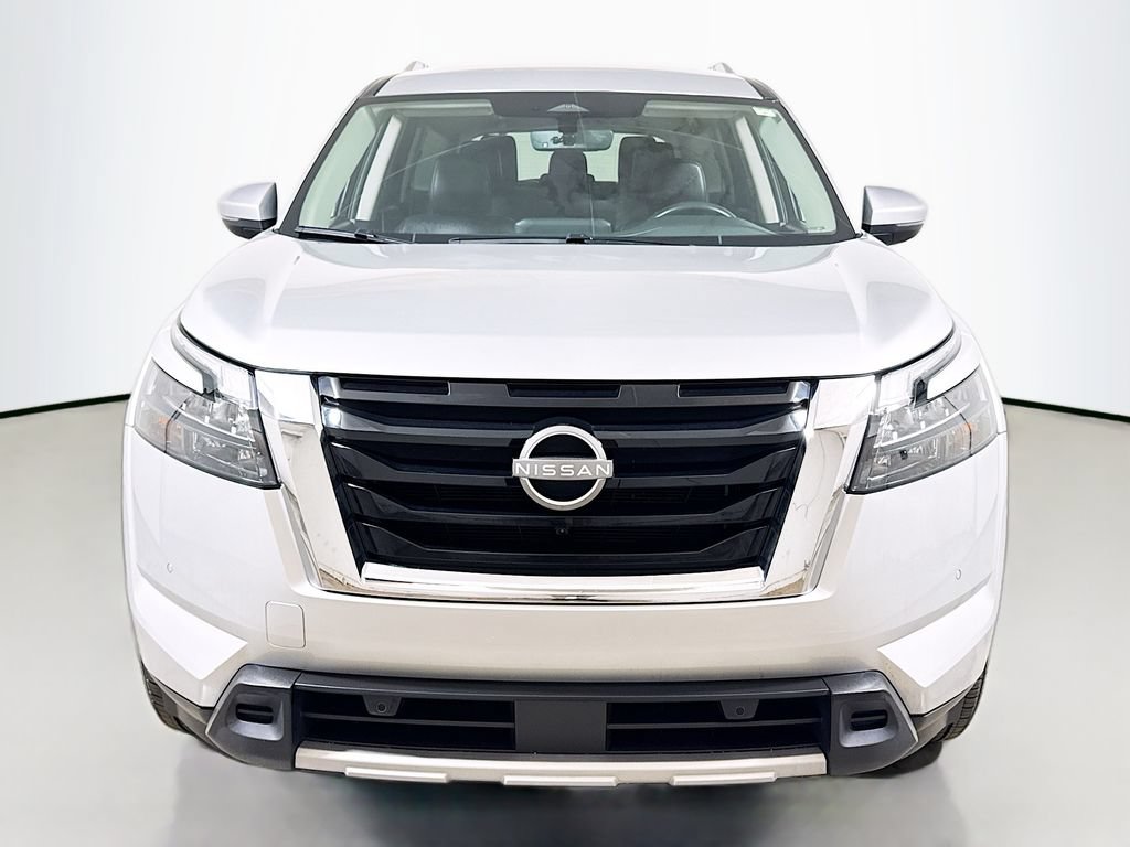 Used 2025 Nissan Pathfinder SL FWD image 2