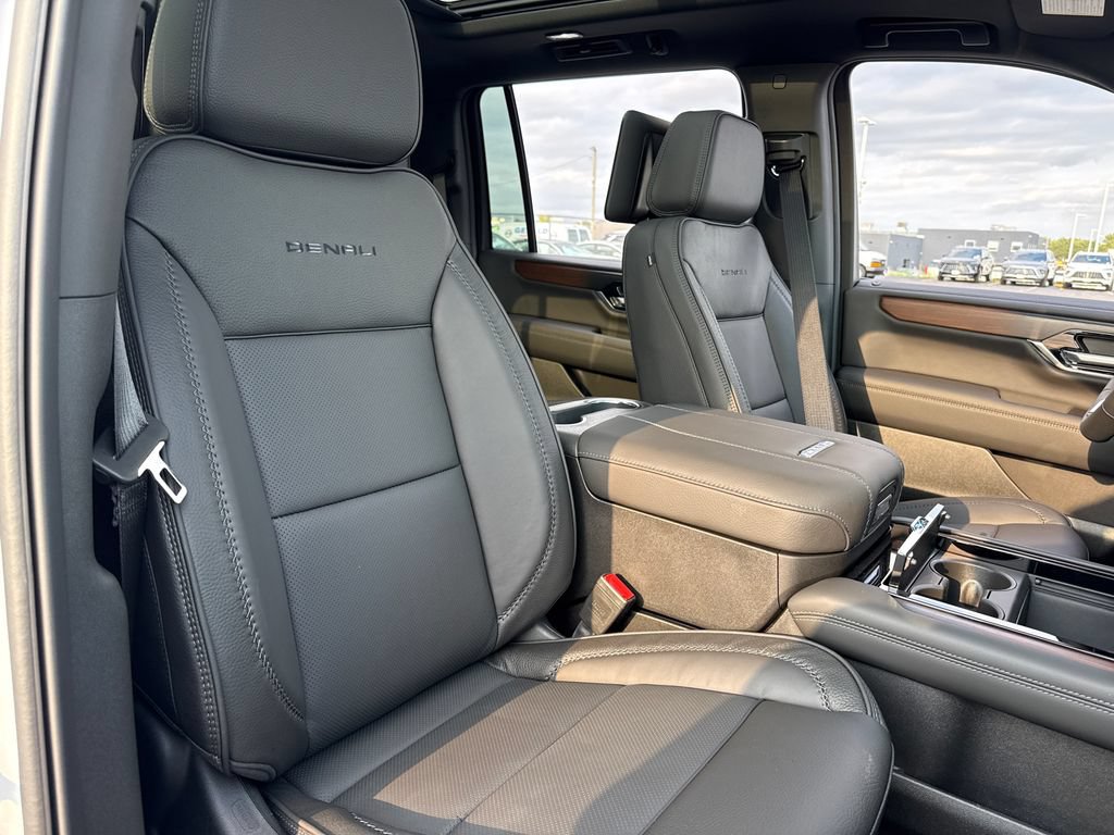 New 2026 GMC Yukon XL Denali w/ Denali Reserve Package AWD/4WD image 37