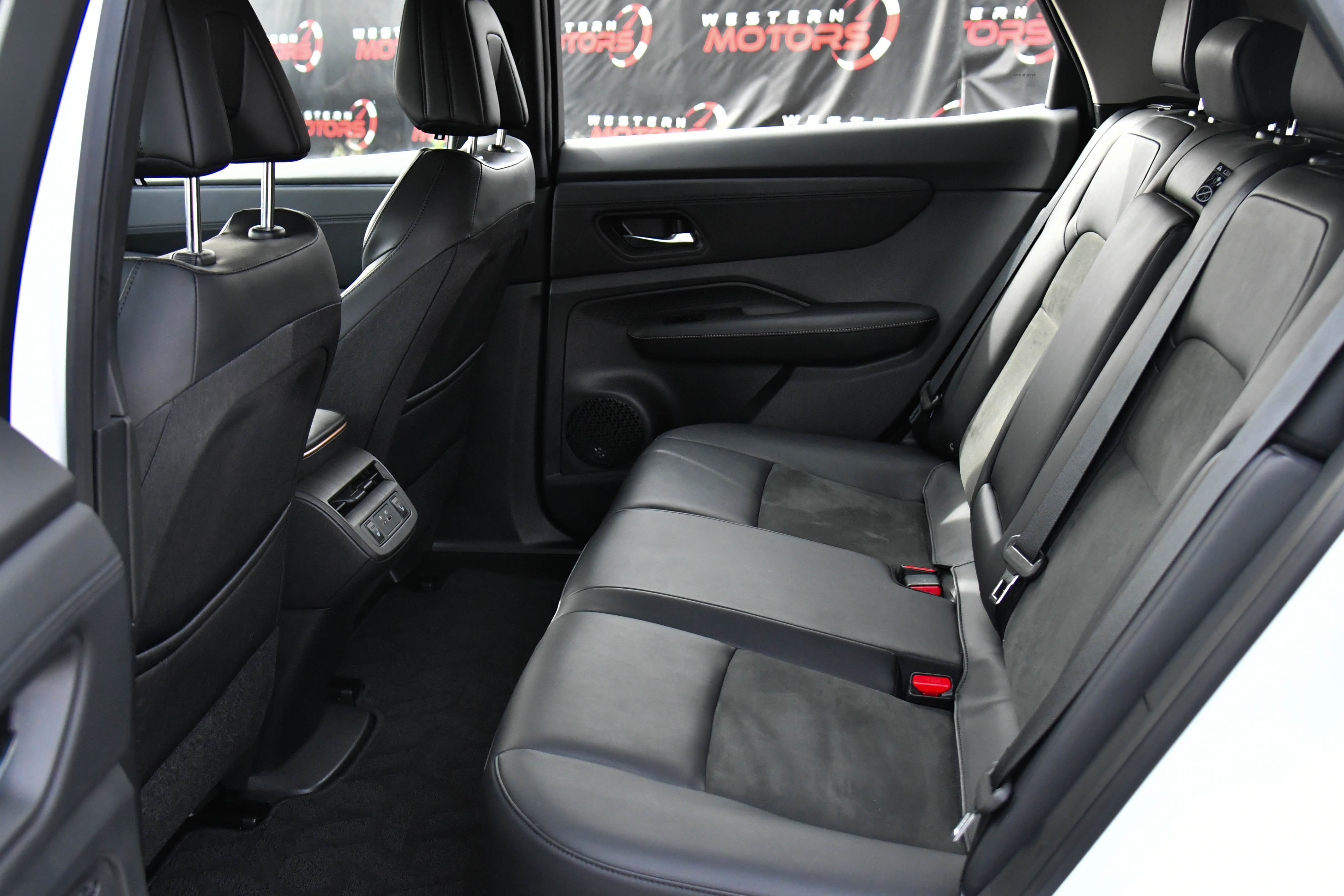 Used 2024 Nissan Ariya FWD image 43