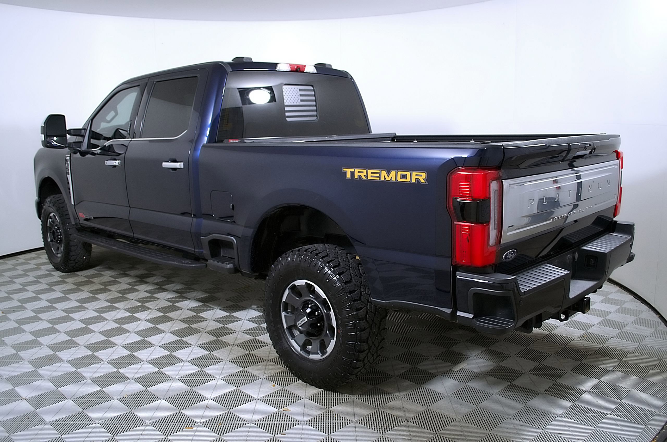 Used 2023 Ford F350 Platinum w/ Tremor Off-Road Package AWD/4WD image 10