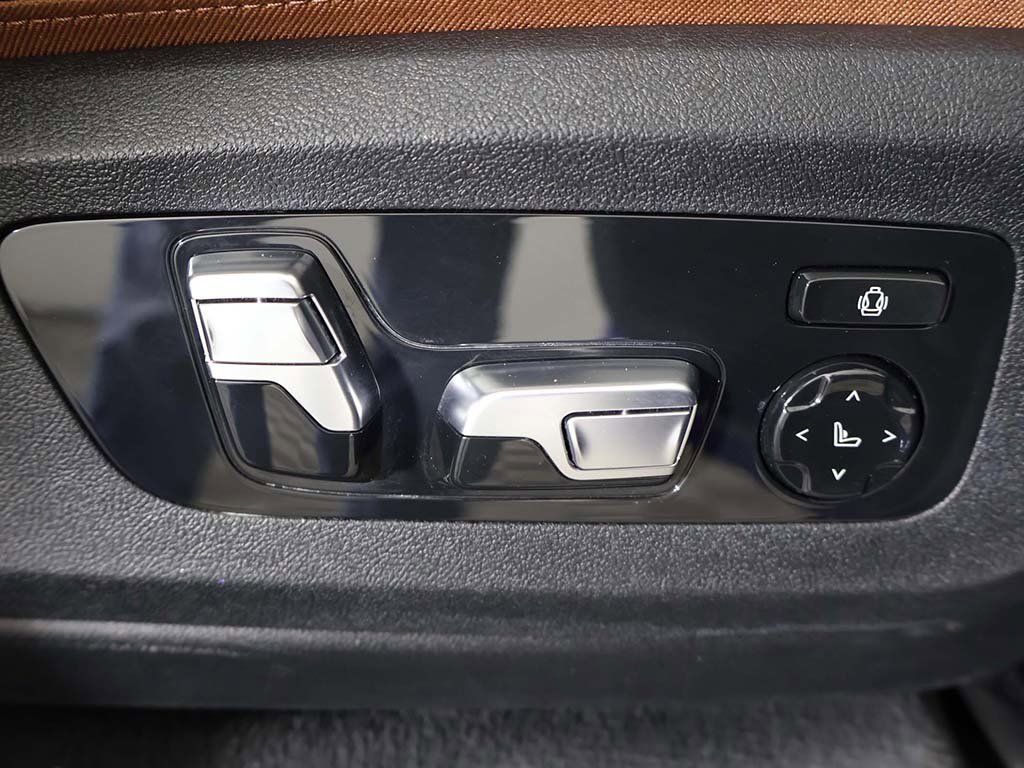 Used 2024 BMW X7 M60i w/ Executive Package image 41