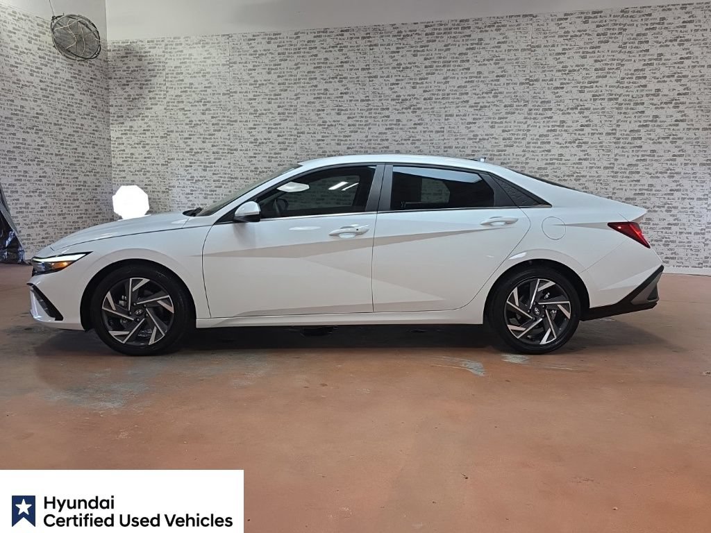 Used 2025 Hyundai Elantra SEL FWD image 4