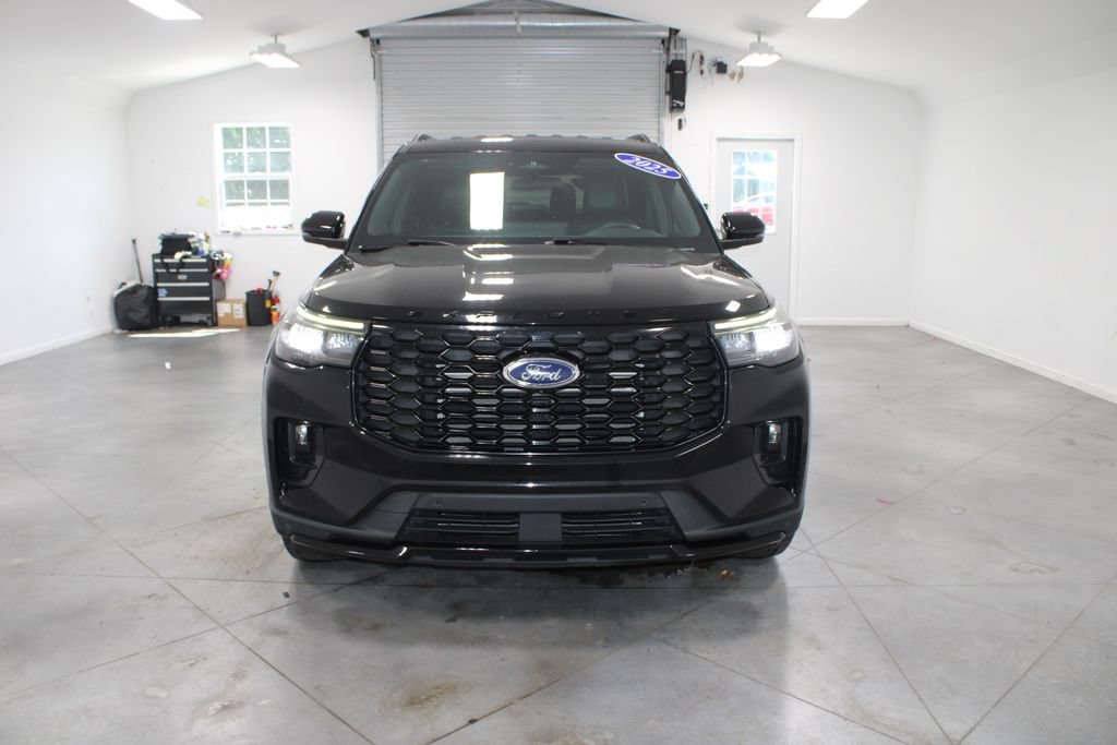Used 2025 Ford Explorer ST-Line AWD/4WD image 3