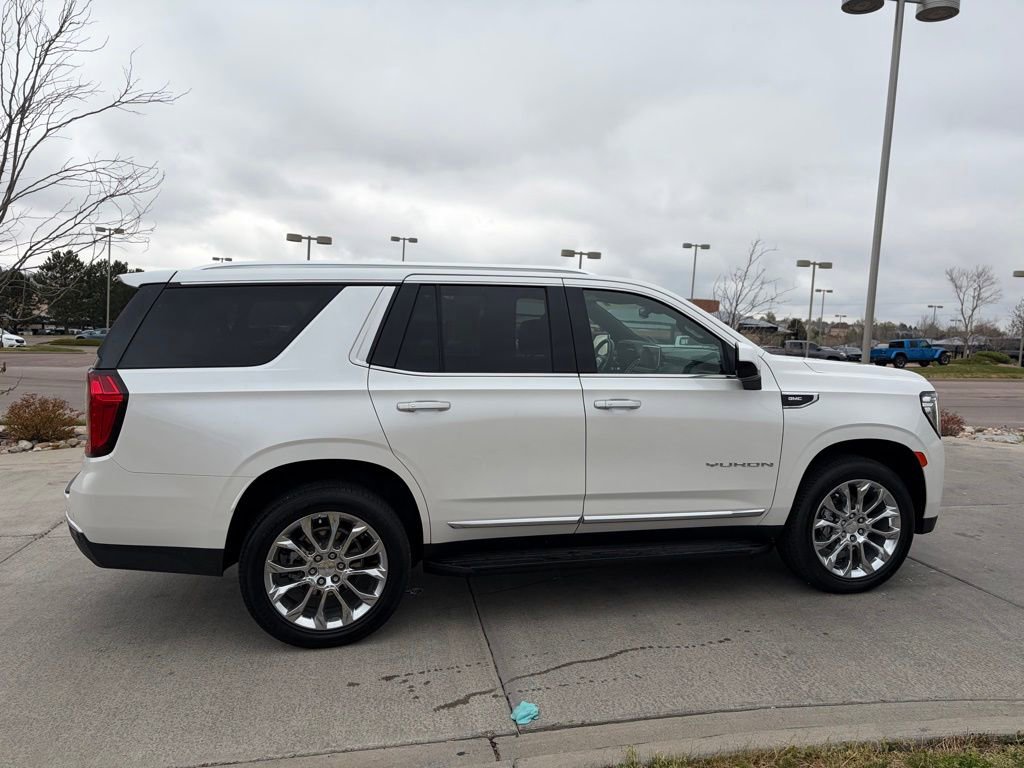 Used 2023 GMC Yukon SLT AWD/4WD image 8