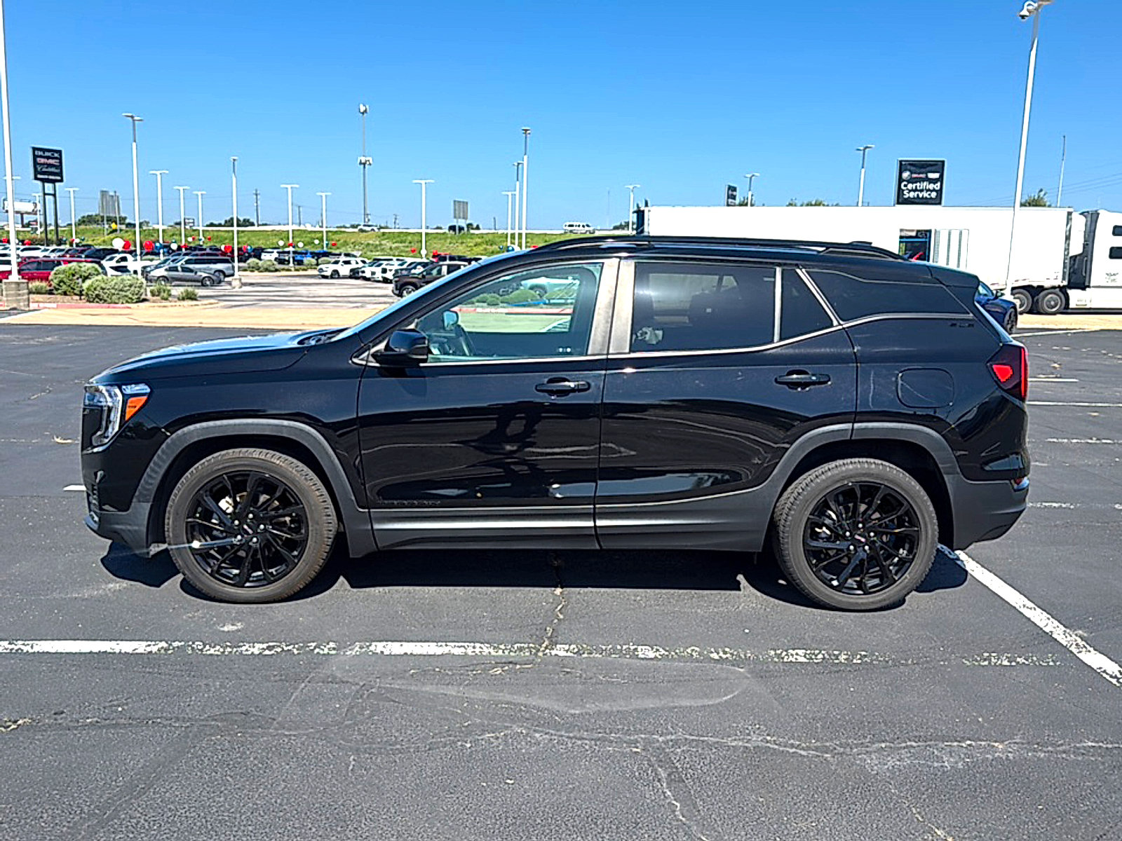 Used 2024 GMC Terrain SLE w/ Driver Convenience Package FWD image 5