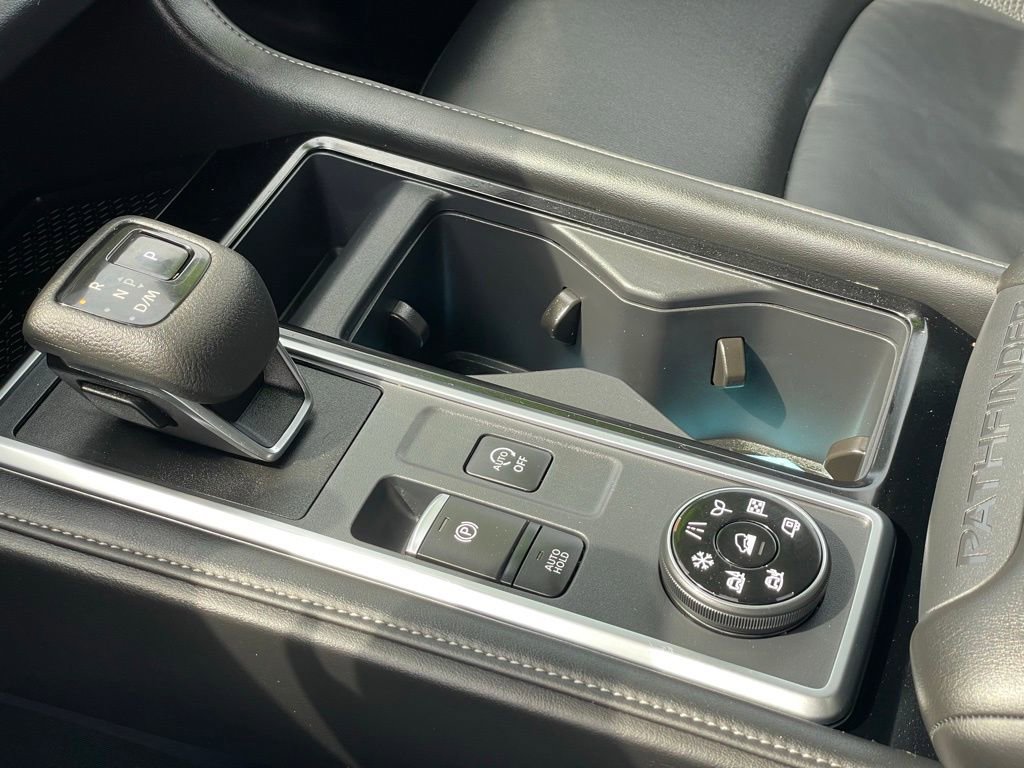 Certified 2025 Nissan Pathfinder SL image 28