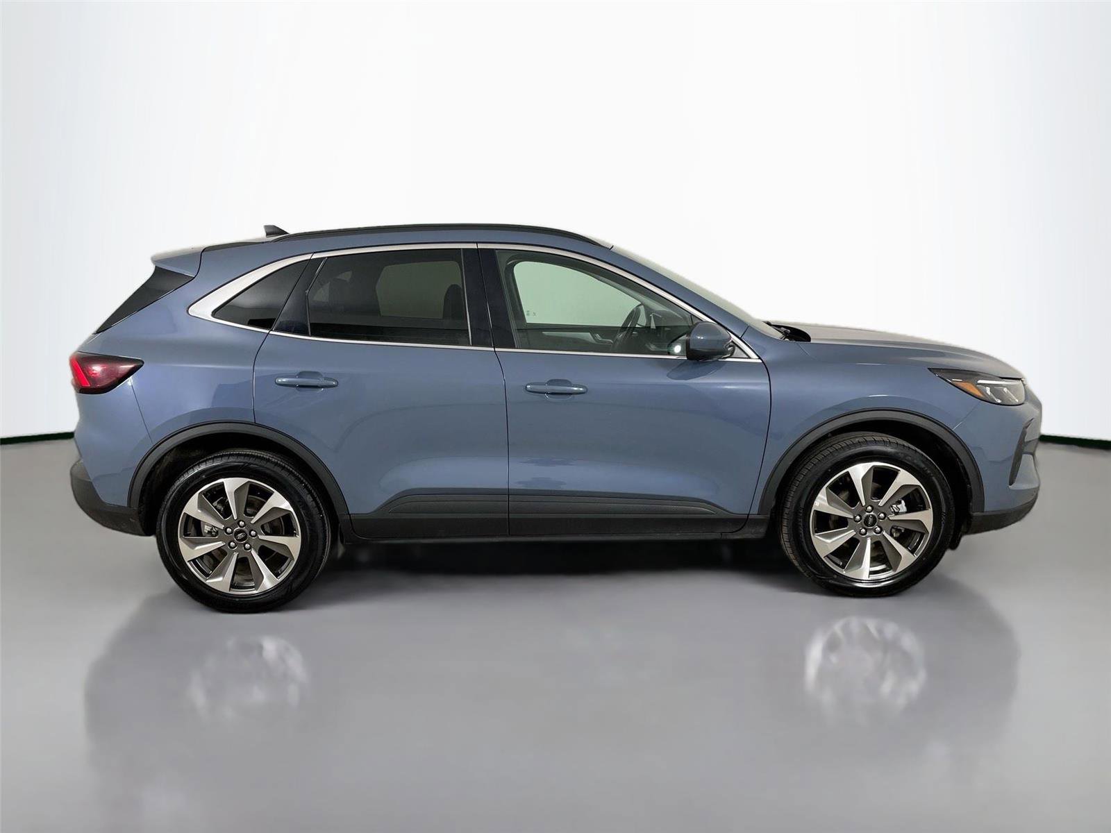 Used 2024 Ford Escape Platinum image 17