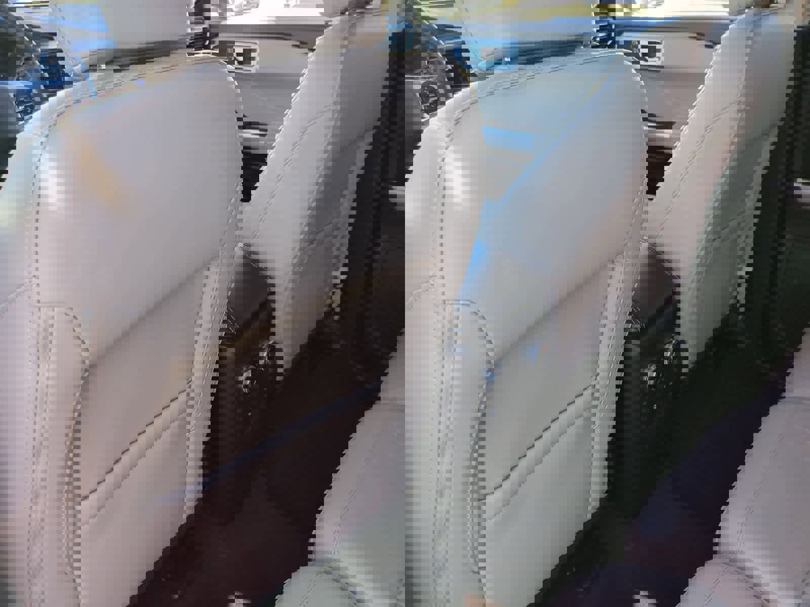 Used 2022 Ford Explorer XLT w/ Equipment Group 202A image 18