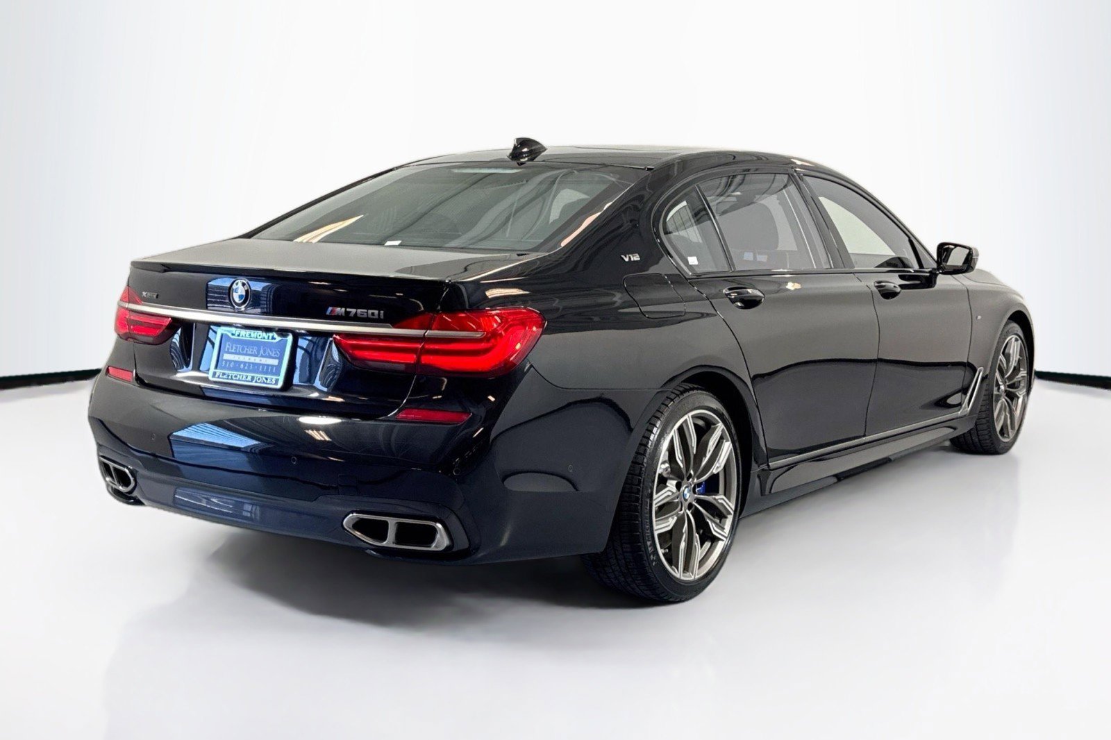 Used 2019 BMW M760i xDrive w/ Luxury Rear Seating Package image 5