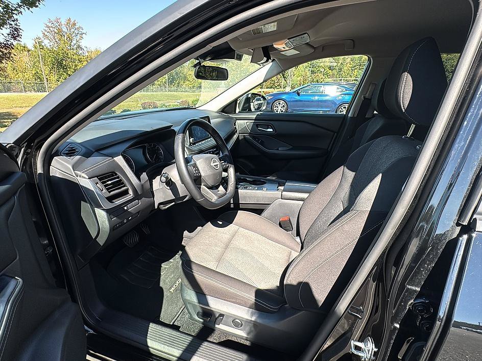 Certified 2025 Nissan Rogue SV FWD image 13