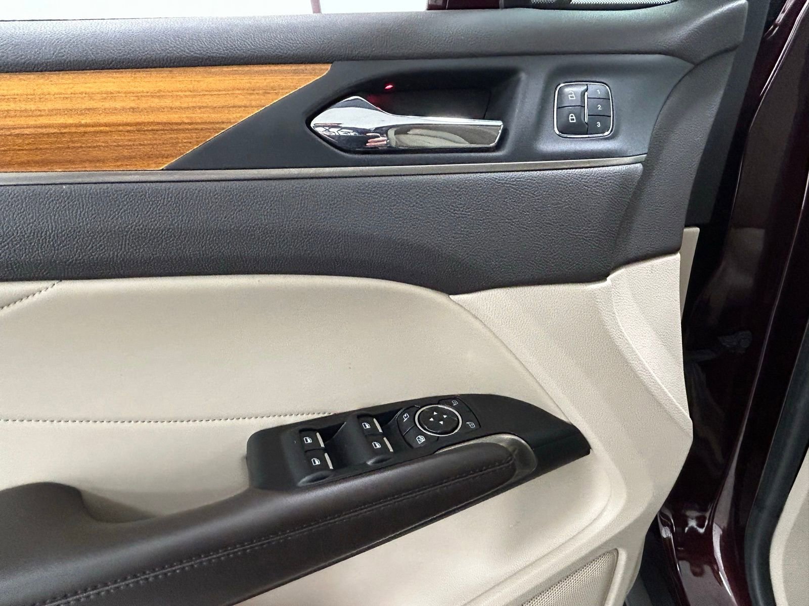 Used 2018 Lincoln MKC Select w/ Select Plus Package image 24