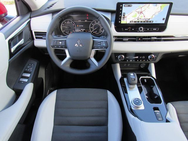 New 2026 Mitsubishi Outlander SE image 10