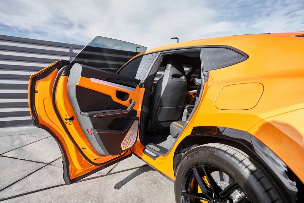 Used 2025 Lamborghini Urus SE image 26