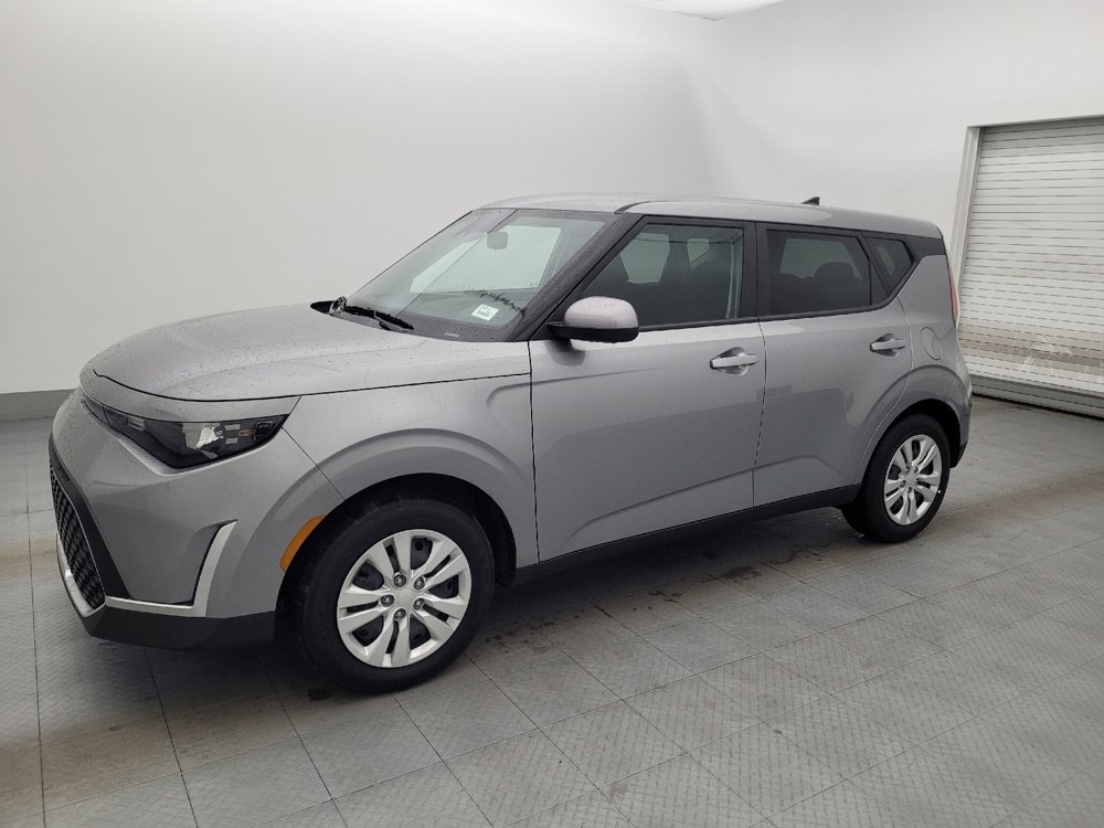 Used 2025 Kia Soul LX image 2
