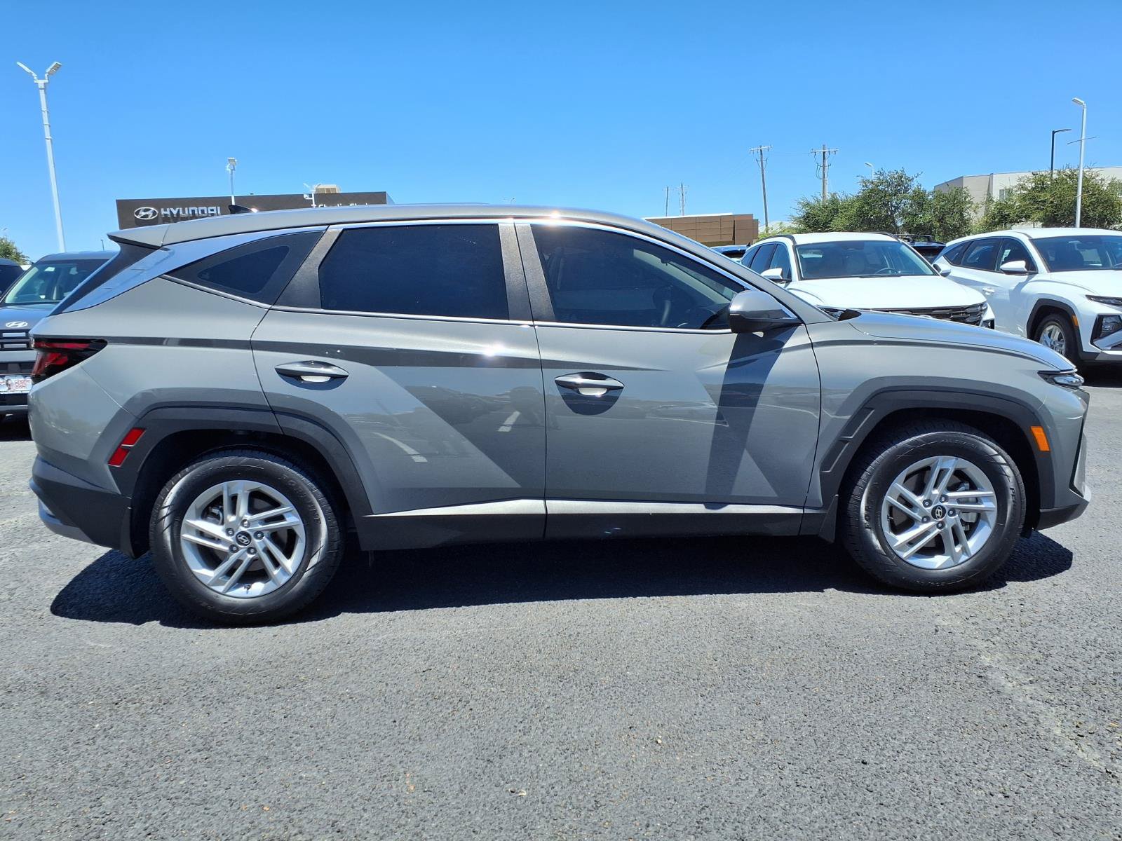 Certified 2025 Hyundai Tucson SE FWD image 8