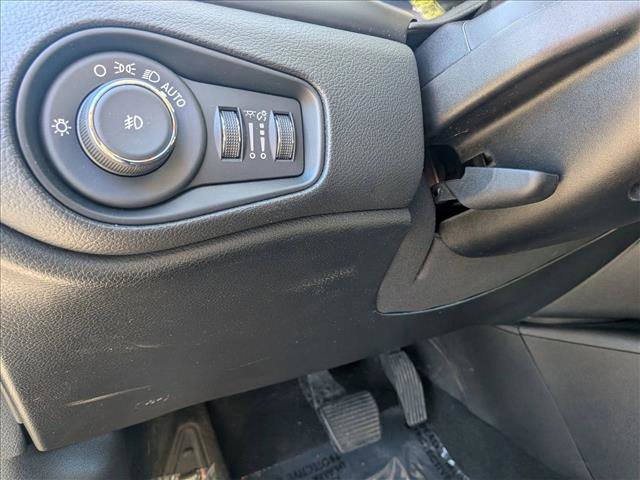 Used 2022 Jeep Renegade Latitude w/ Convenience Group image 16