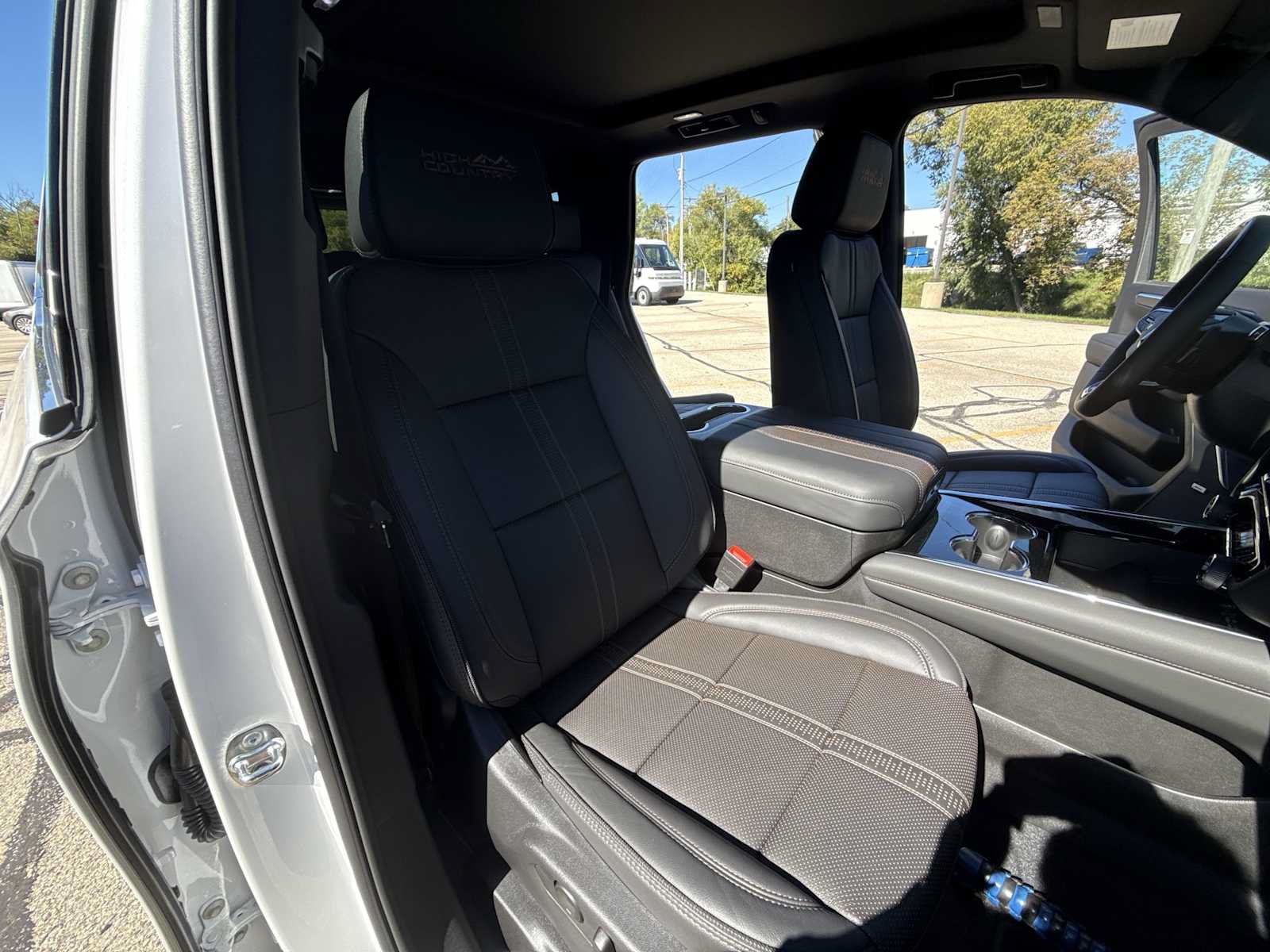 Certified 2025 Chevrolet Tahoe High Country AWD/4WD image 28