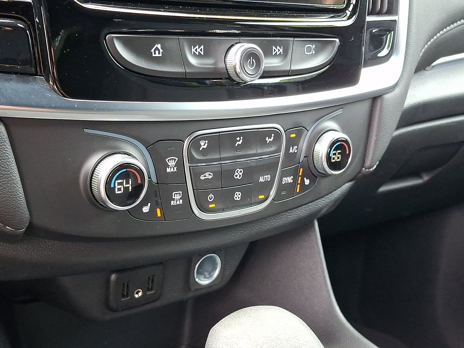 Certified 2023 Chevrolet Traverse LT FWD image 17
