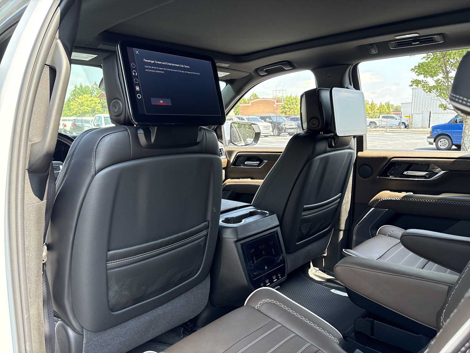 New 2026 GMC Yukon Denali Ultimate AWD/4WD image 18