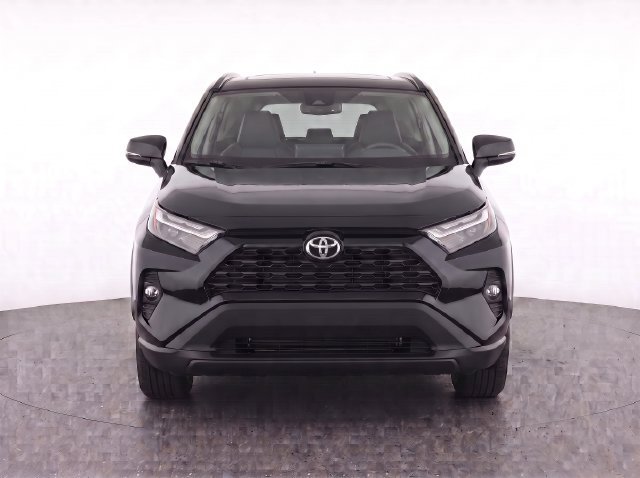 Used 2025 Toyota RAV4 XLE AWD/4WD image 5