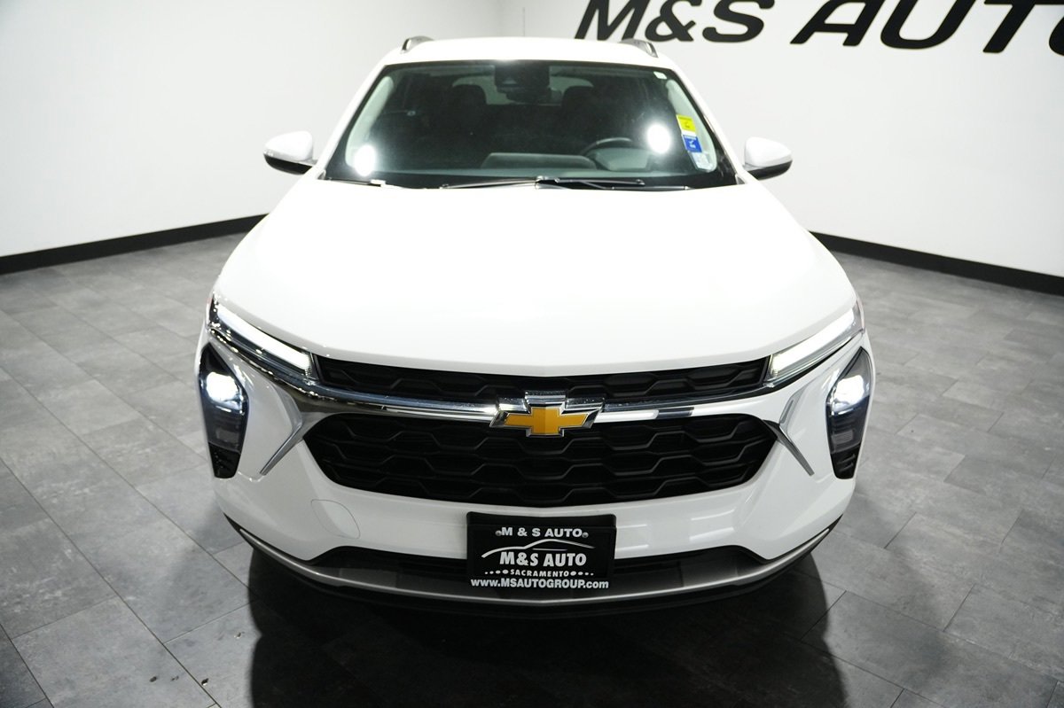 Used 2025 Chevrolet Trax LT w/ LT Convenience Package FWD image 7