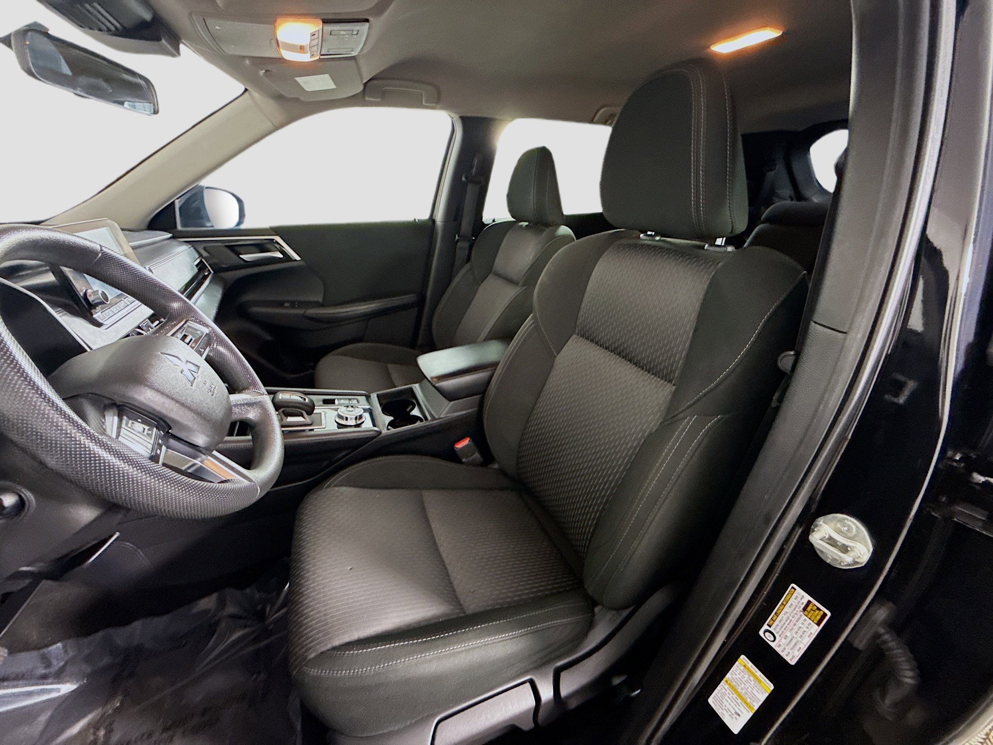 Used 2024 Mitsubishi Outlander ES image 22