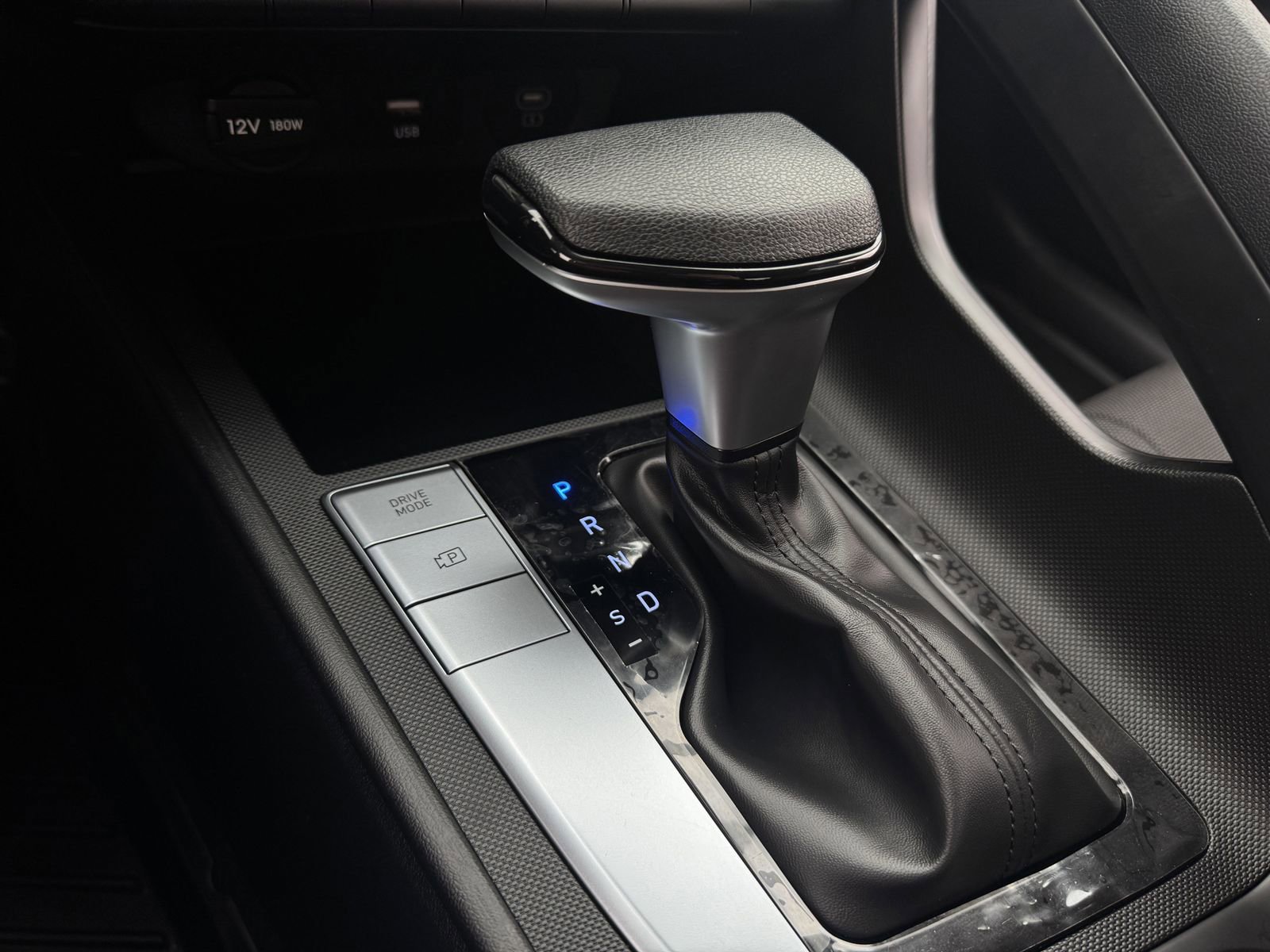 Used 2025 Hyundai Elantra SE FWD image 19