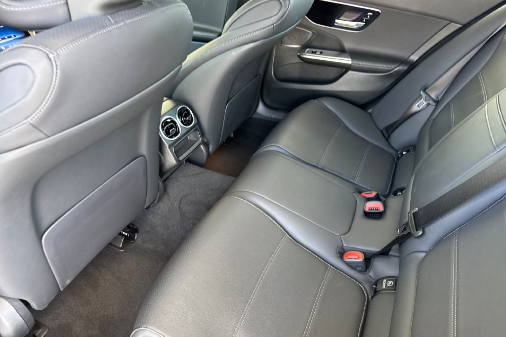 Used 2024 Mercedes-Benz C 300 Sedan image 6