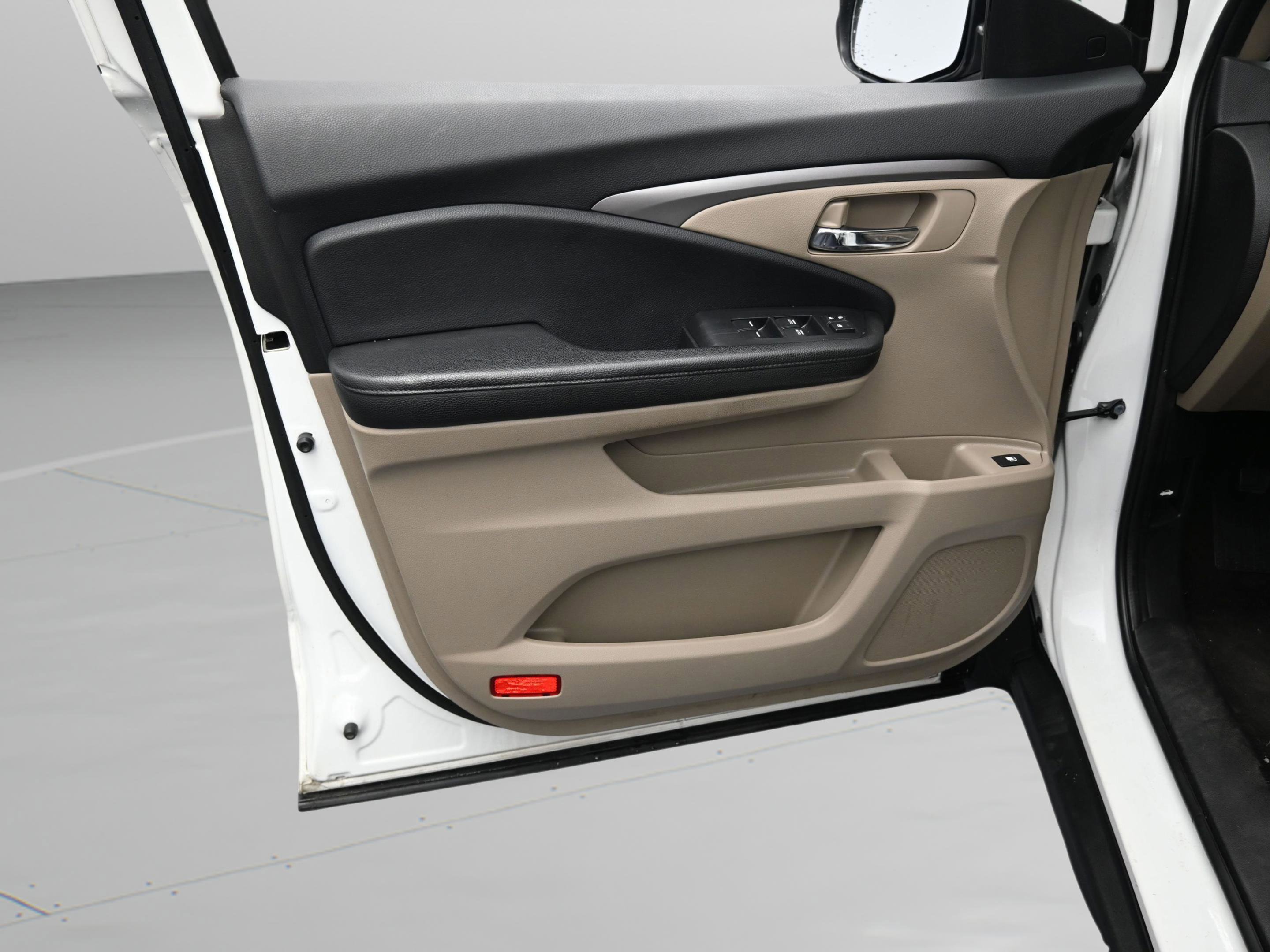 Used 2020 Honda Pilot EX image 35