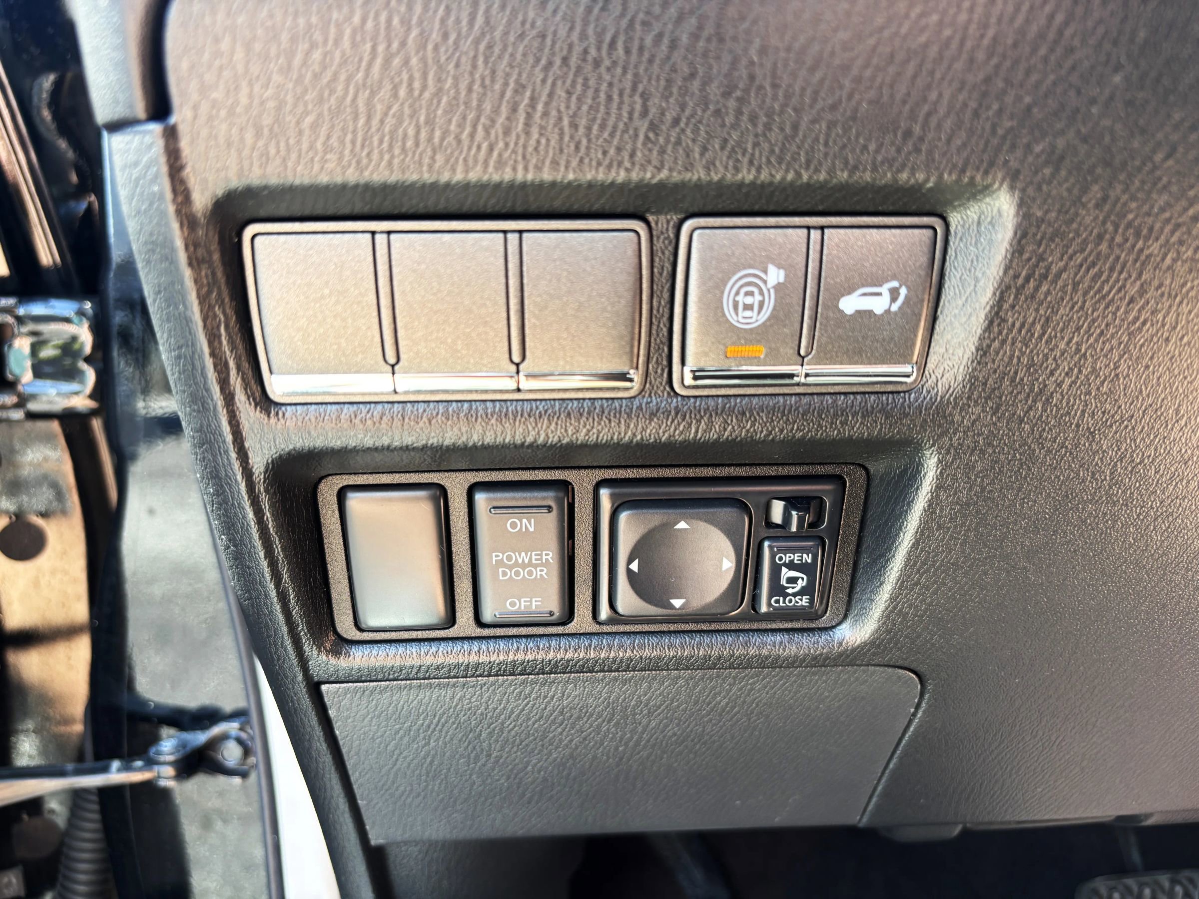 Used 2012 INFINITI QX56 4WD w/ Deluxe Touring Pkg image 21