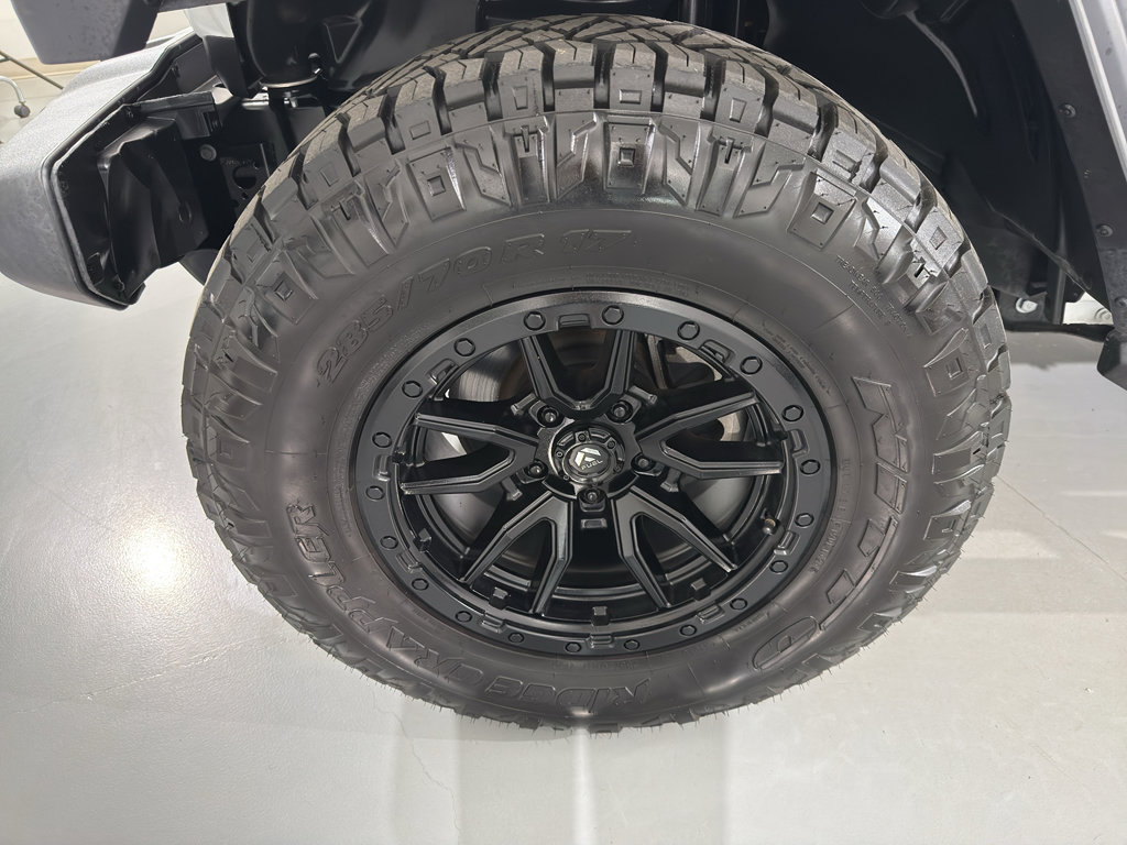 Used 2024 Jeep Wrangler Sport S image 3