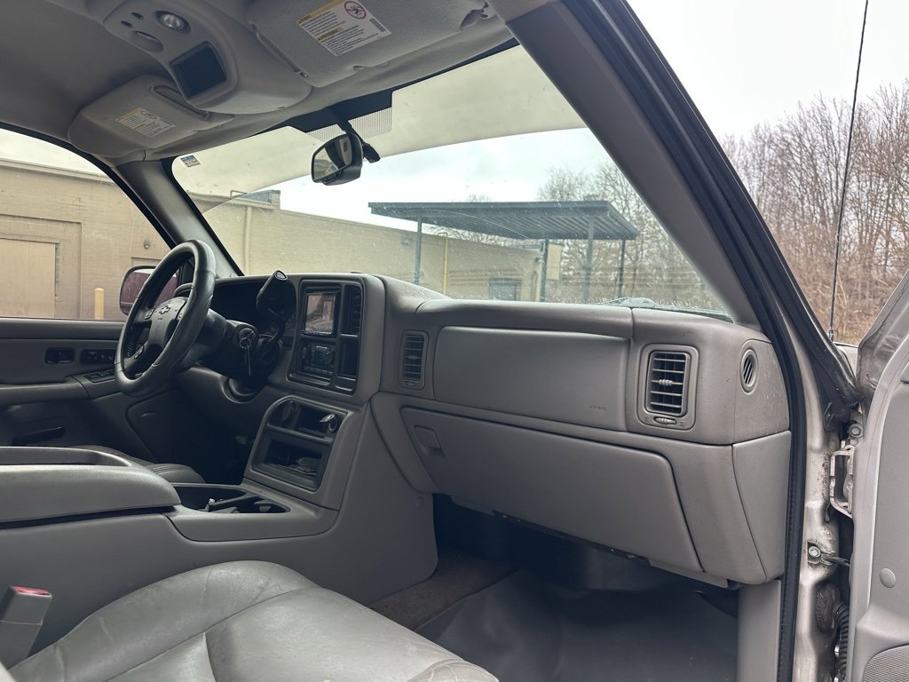 Used 2006 Chevrolet Silverado 2500 LT w/ Heavy-Duty Power Package image 9