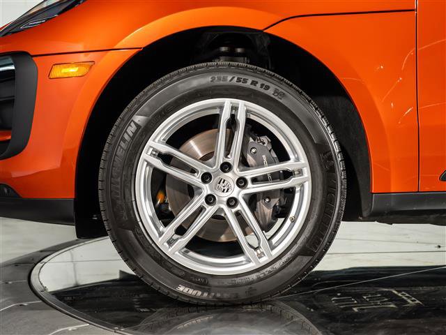 Certified 2025 Porsche Macan image 15