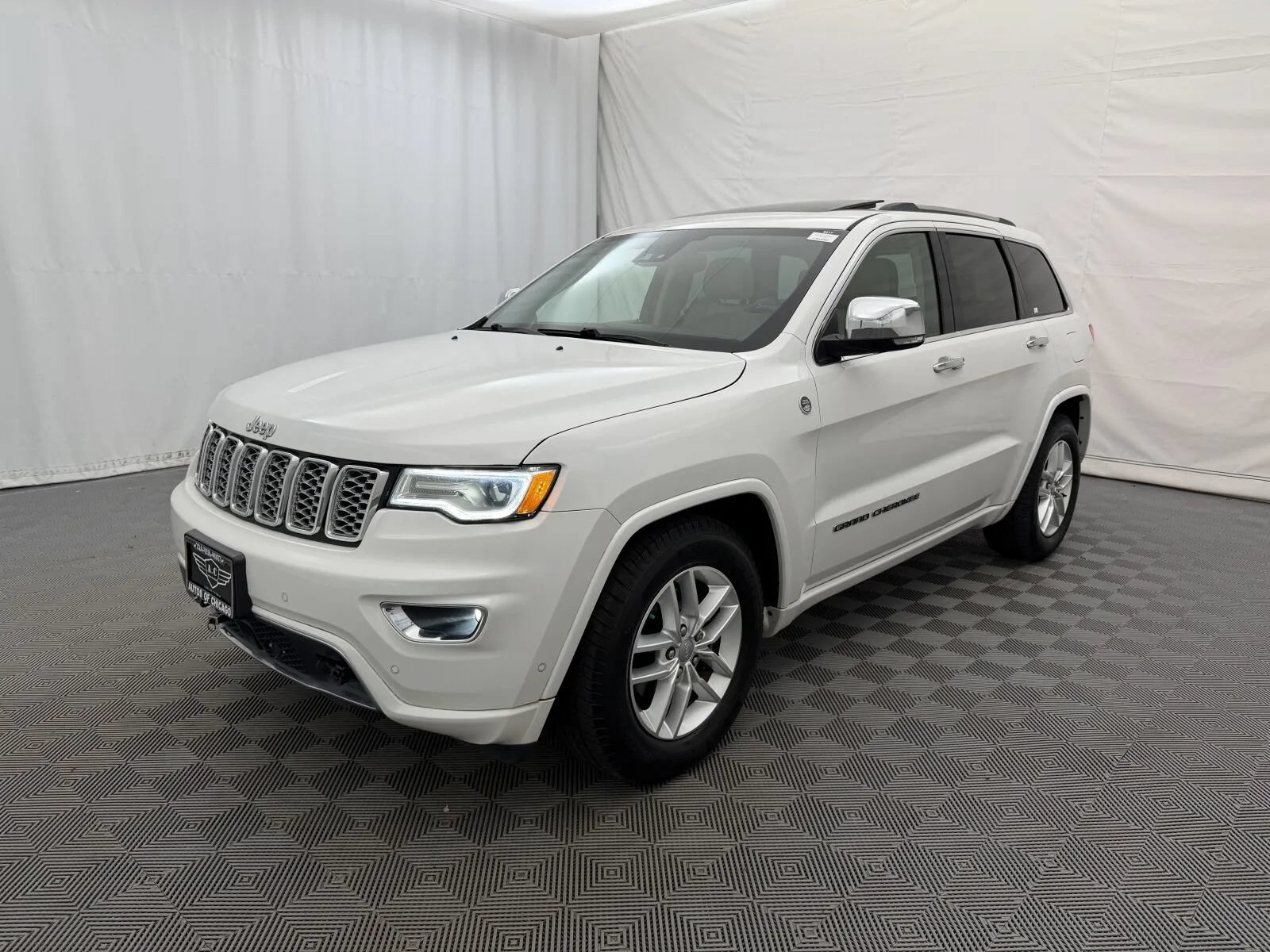 Used 2017 Jeep Grand Cherokee Overland w/ Jeep Active Safety Group AWD/4WD image 2