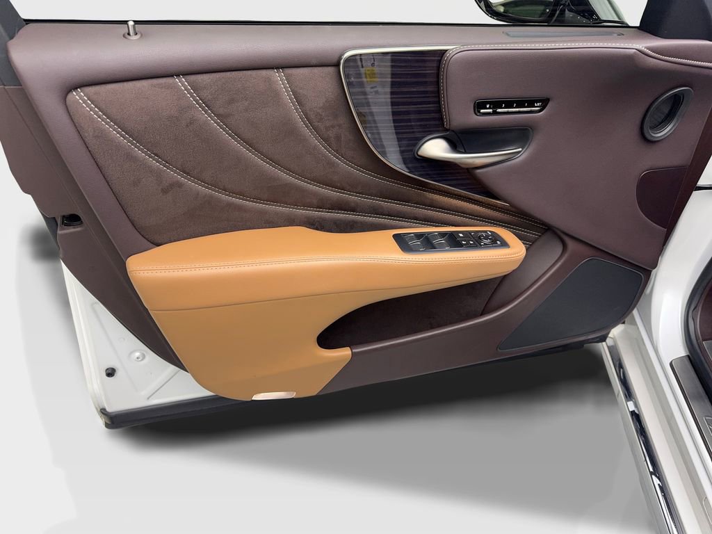 Used 2020 Lexus LS 500 w/ Accessory Package (Z2) image 31