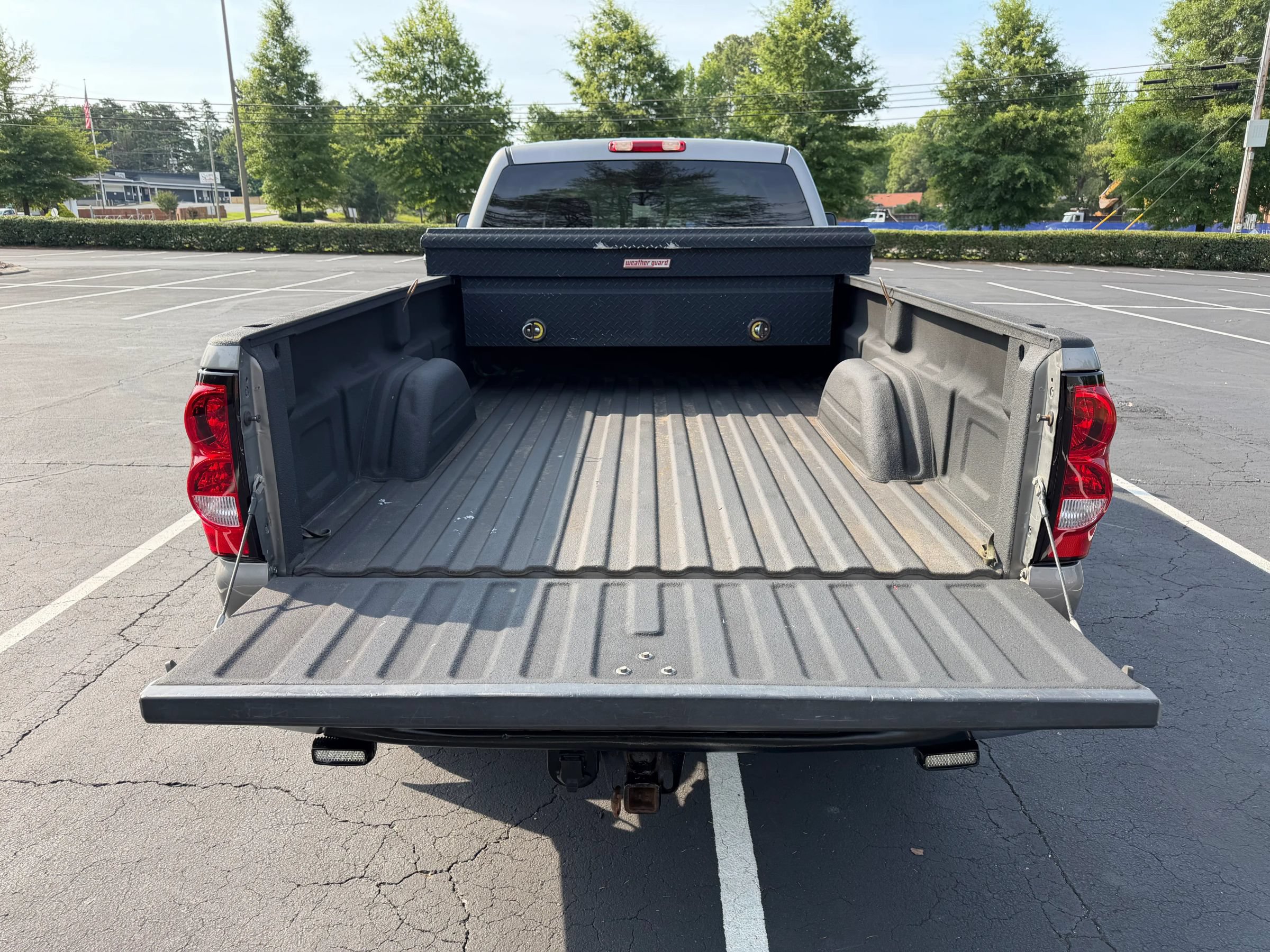 Used 2006 Chevrolet Silverado 2500 LT w/ Heavy-Duty Power Package AWD/4WD image 9