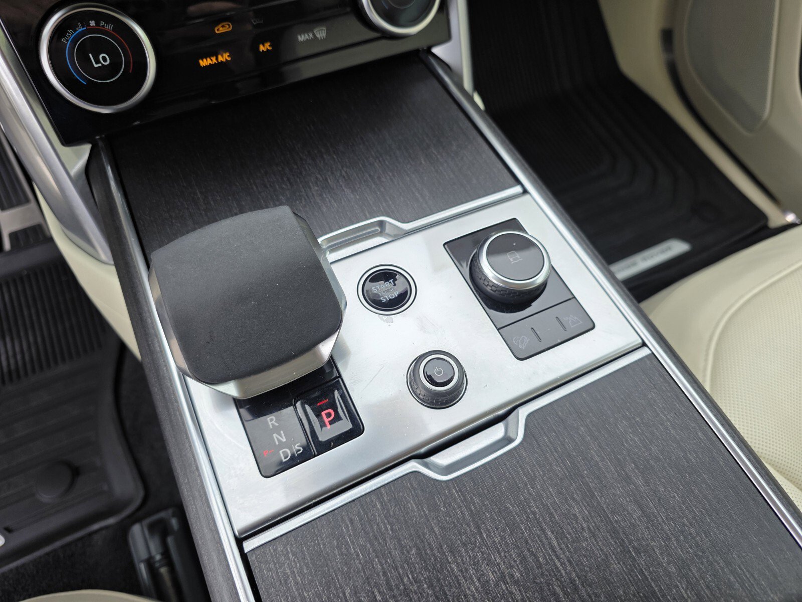 Certified 2023 Land Rover Range Rover SE image 22