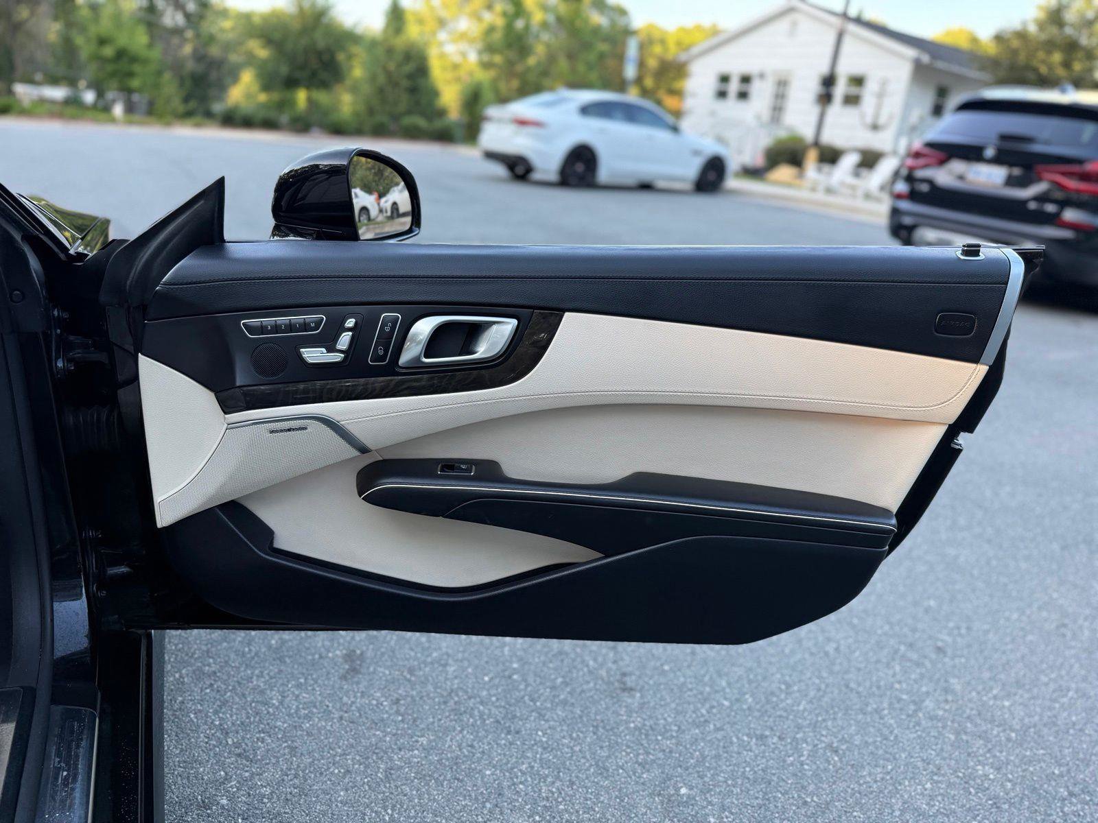 Used 2013 Mercedes-Benz SL 550 w/ Premium Pkg image 25