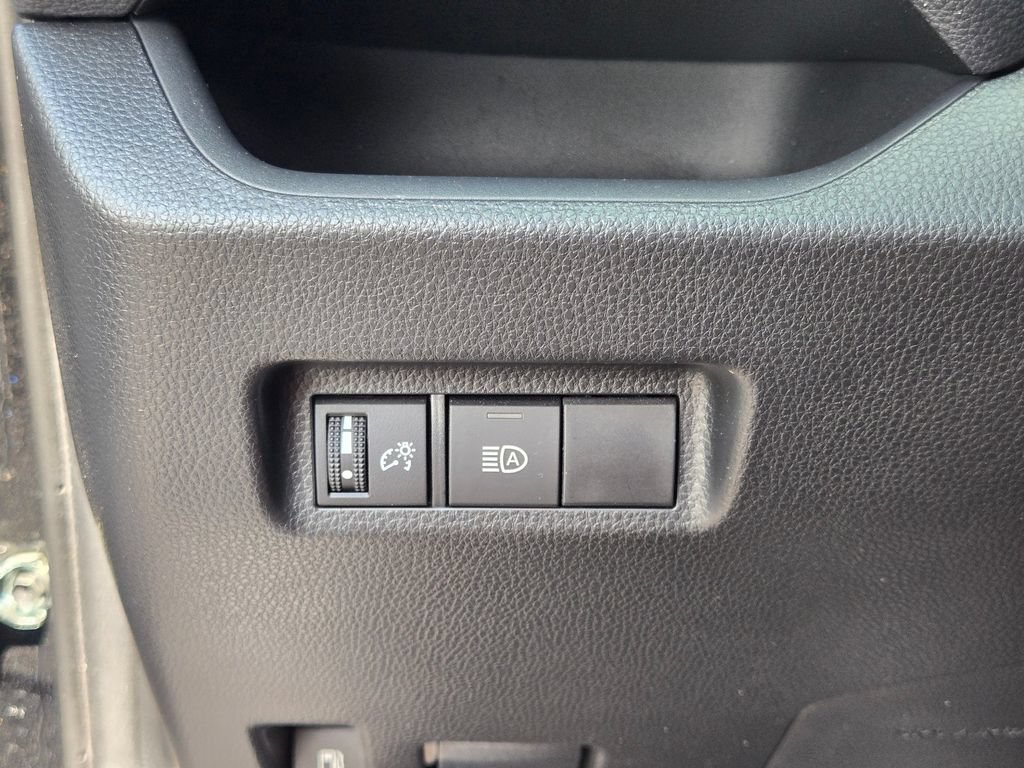 Used 2025 Toyota RAV4 LE AWD/4WD image 22