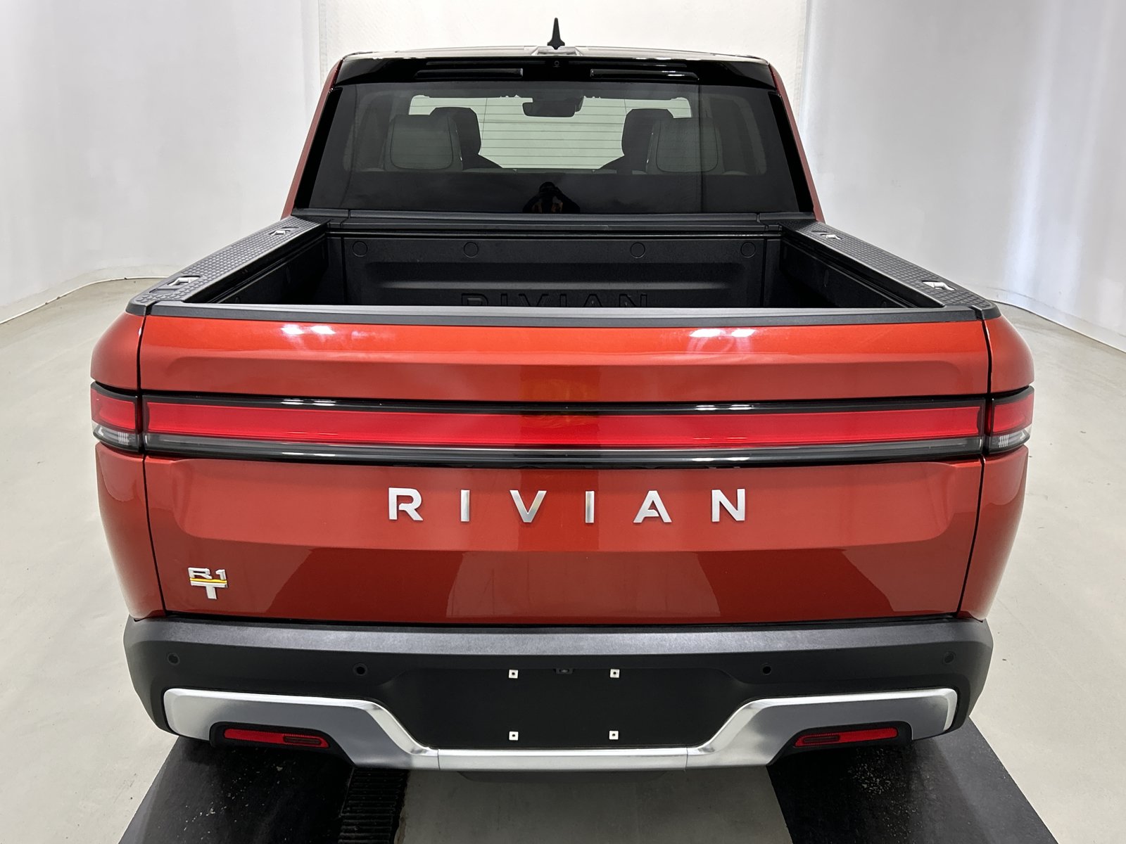 Used 2023 Rivian R1T Adventure AWD/4WD image 4