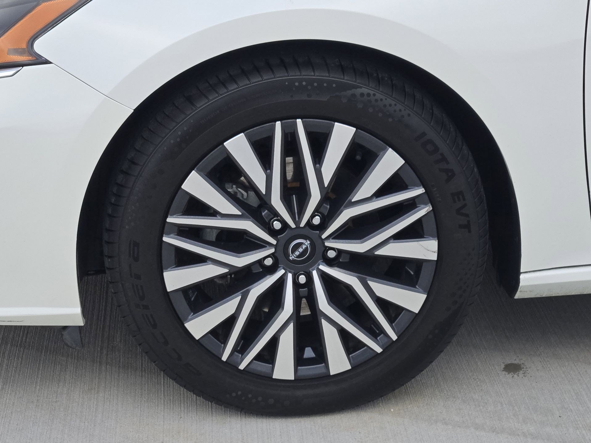 Used 2024 Nissan Altima 2.5 SV image 11