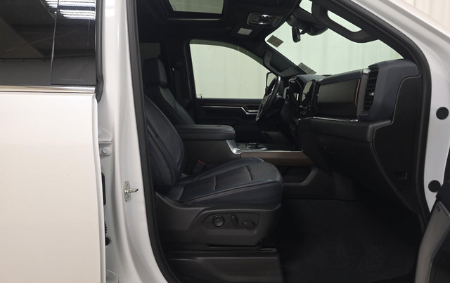 Used 2024 Chevrolet Silverado 2500 High Country w/ High Country Premium Package AWD/4WD image 6