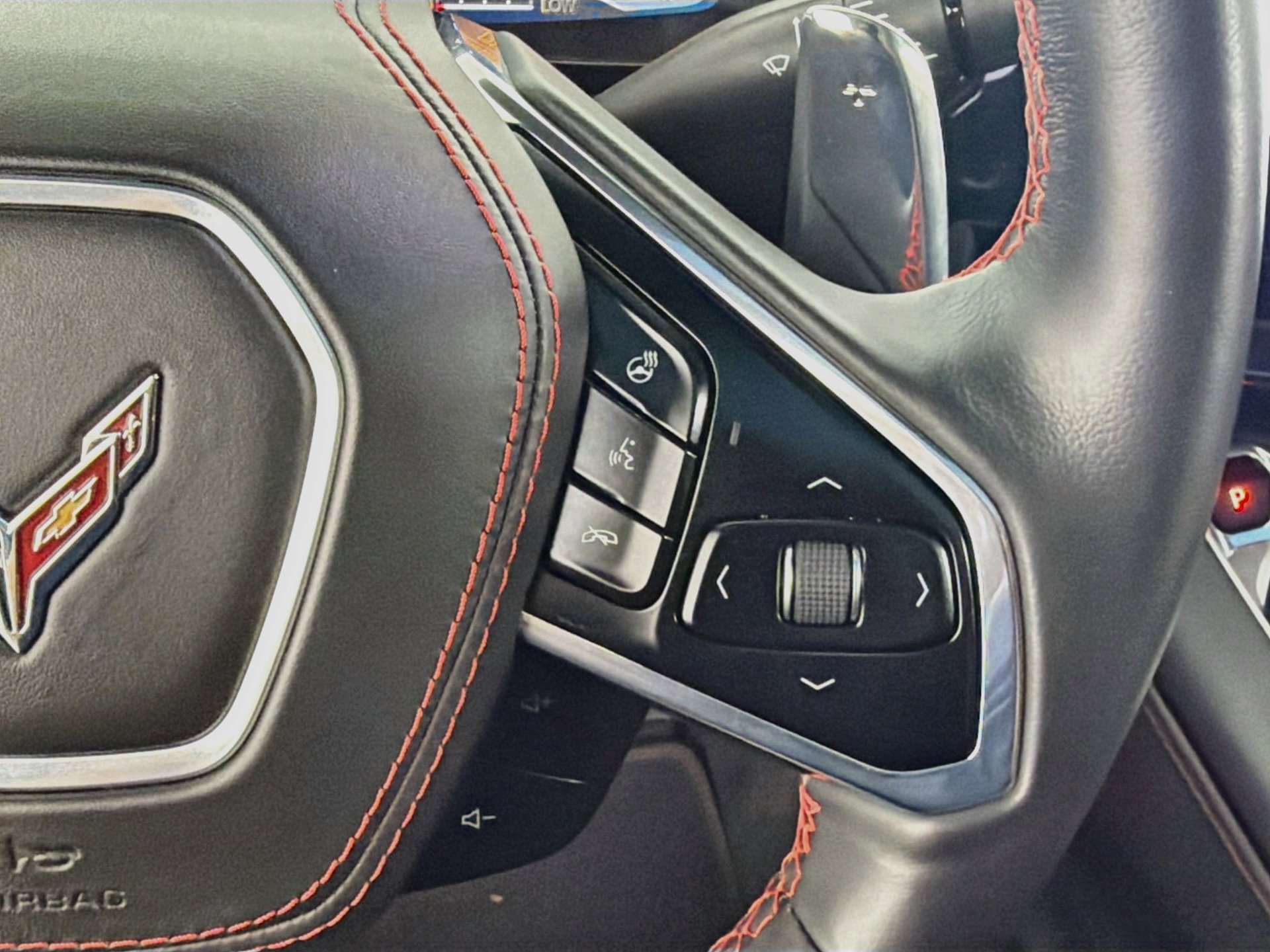 Used 2024 Chevrolet Corvette Stingray Premium Cpe w/ Body-Color Dual Roof Package RWD image 35