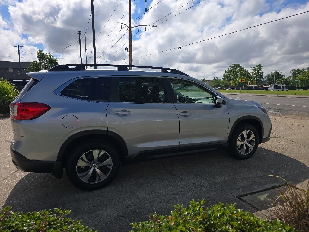 Used 2025 Subaru Ascent Premium AWD/4WD image 4